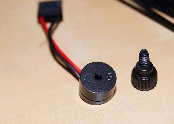 英国外交官爆料：中国人送的茶壶不小心摔碎，竟然掉出个窃听器？