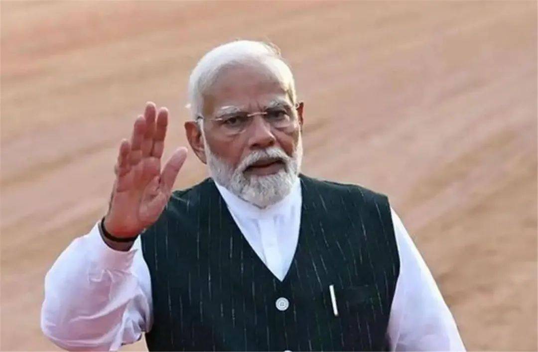 下战书了，菲大将称中方为敌人，7天内5名中国人被抓，美航母撤了