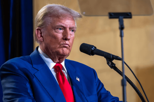 全球抛售美债，中国按兵不动，关键时刻，特朗普最担心的事情发生