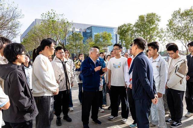 西安航空学院钱学森航空工程实验班正式揭牌