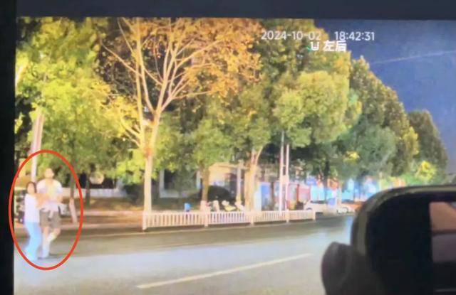 景德镇一家三口被撞身亡，肇事者两次猛踩油门