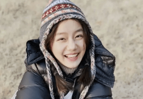 48岁赵薇“女儿”被全网“禁止整容”，如今17岁变化太大，不敢认