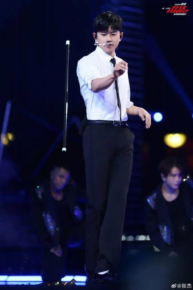 42岁歌手张杰，突发意外！