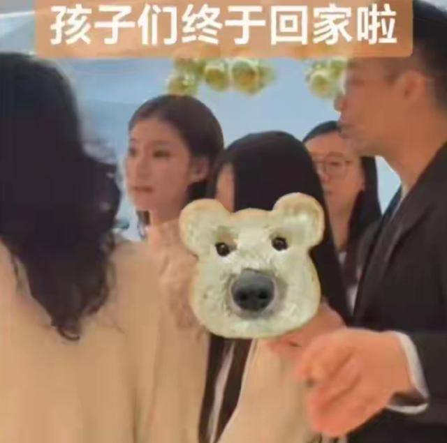 大S儿女回北京，张兰拉着小玥儿逛街，网友夸汪小菲好帅