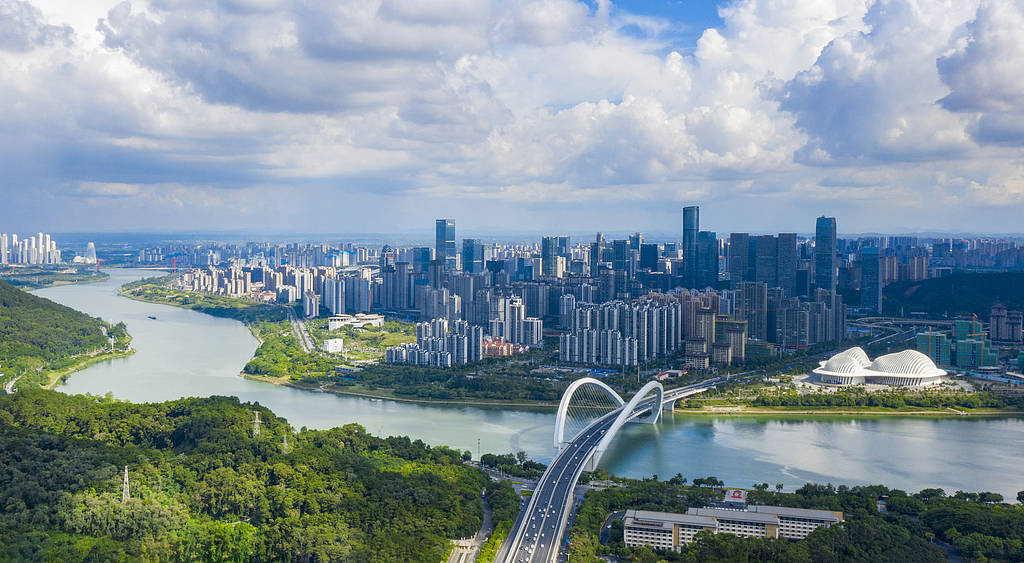 广西一季度GDP为6833.92亿元，同比增长5.8%