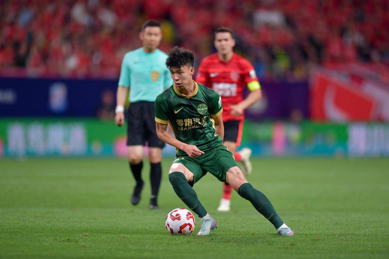 浙江绿城1-2不敌成都蓉城：和强队过招后，期待王钰栋们迈出更成熟的一步