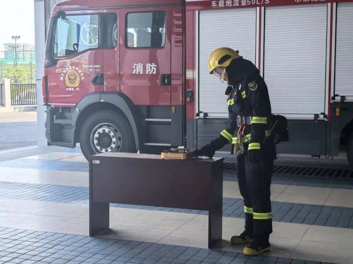 野外烧烤出意外，7人变成“木乃伊”！这个东西很多家庭和饭店在用……