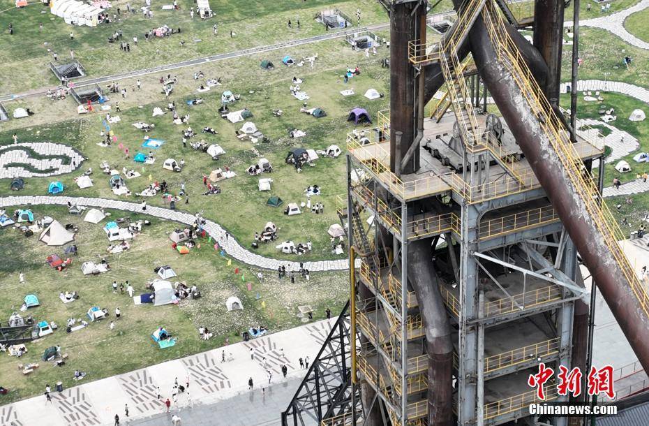 浙江杭州：老钢厂遗址蝶变“五一”网红打卡点