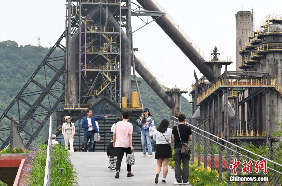 浙江杭州：老钢厂遗址蝶变“五一”网红打卡点