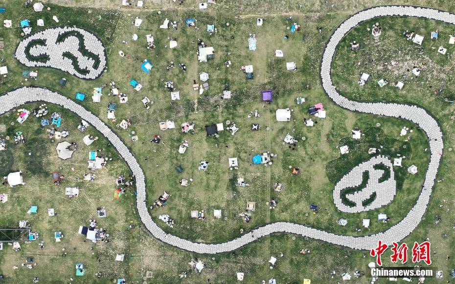 浙江杭州：老钢厂遗址蝶变“五一”网红打卡点