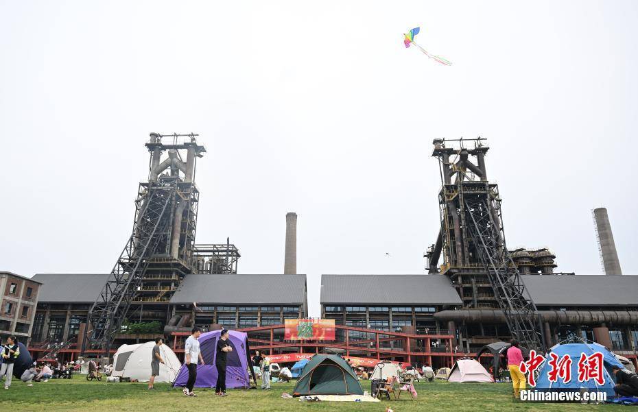 浙江杭州：老钢厂遗址蝶变“五一”网红打卡点