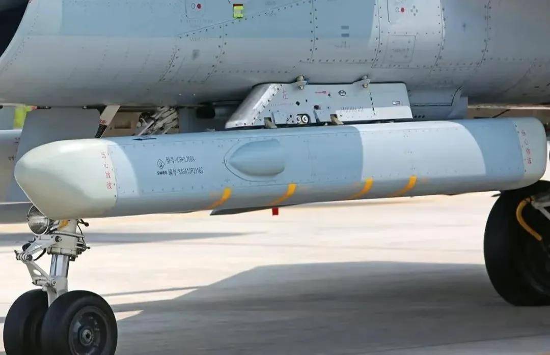 歼-10C赢在哪里？巴防长证实：印巴空战歼-10CP成功逼退“阵风”