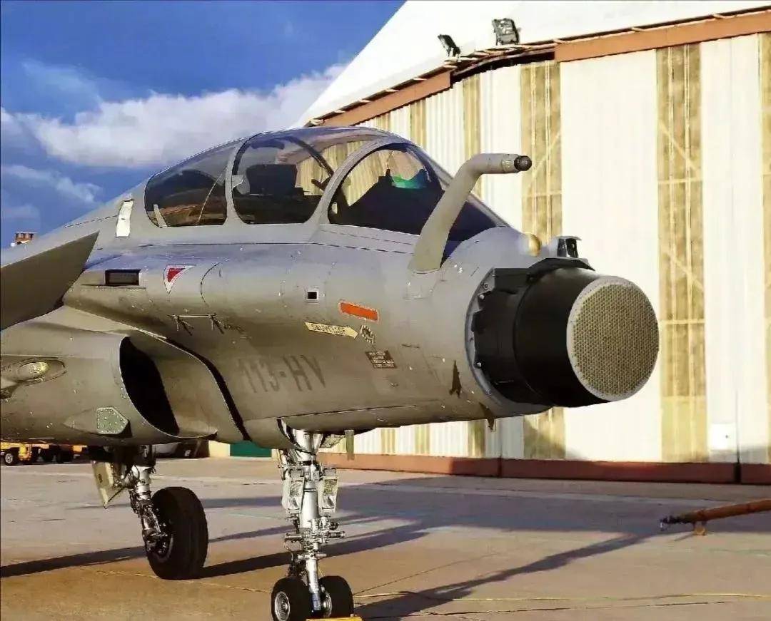 歼-10C赢在哪里？巴防长证实：印巴空战歼-10CP成功逼退“阵风”