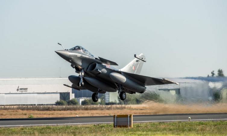 印巴空中大战，法国躺着也“中枪”：“阵风”的口碑砸在印度手里