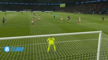 曼联媒体人：斯凯利手球送点判罚太严厉，在英超这绝不会判点球