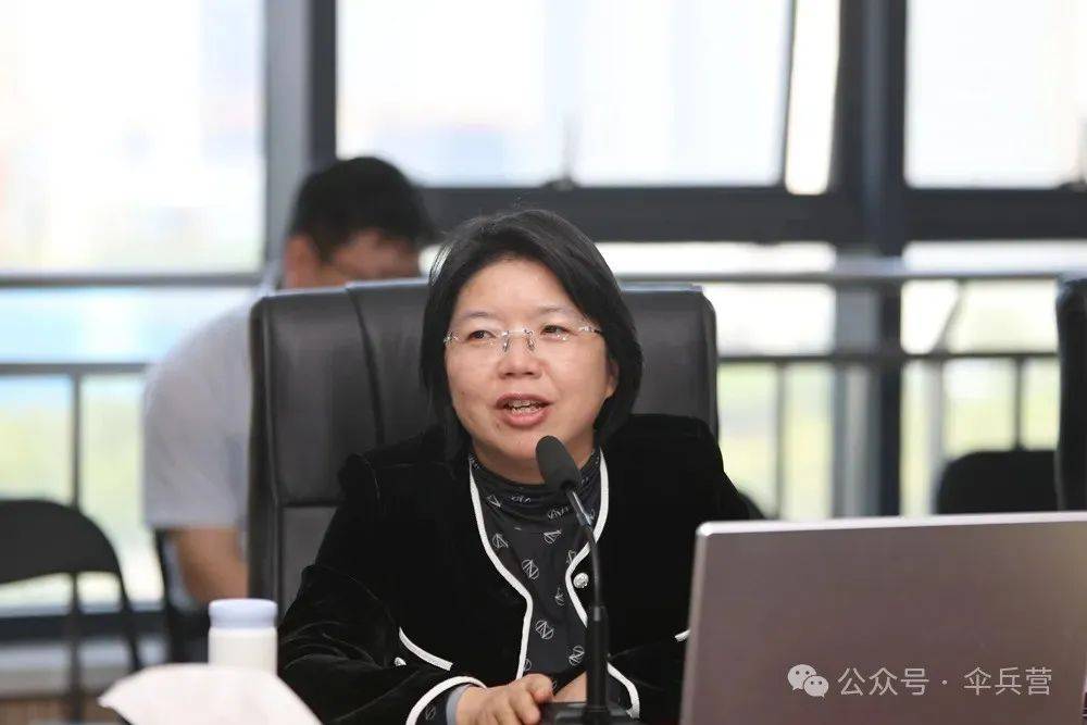 江苏泰州宣传部长刘霞被查，从简历看就不简单，身兼要职一路狂飙