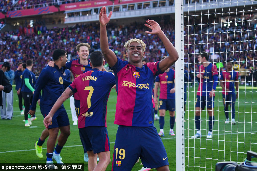 赛季四杀！西甲-姆巴佩戴帽拉菲2球 巴萨4-3皇马7分领跑