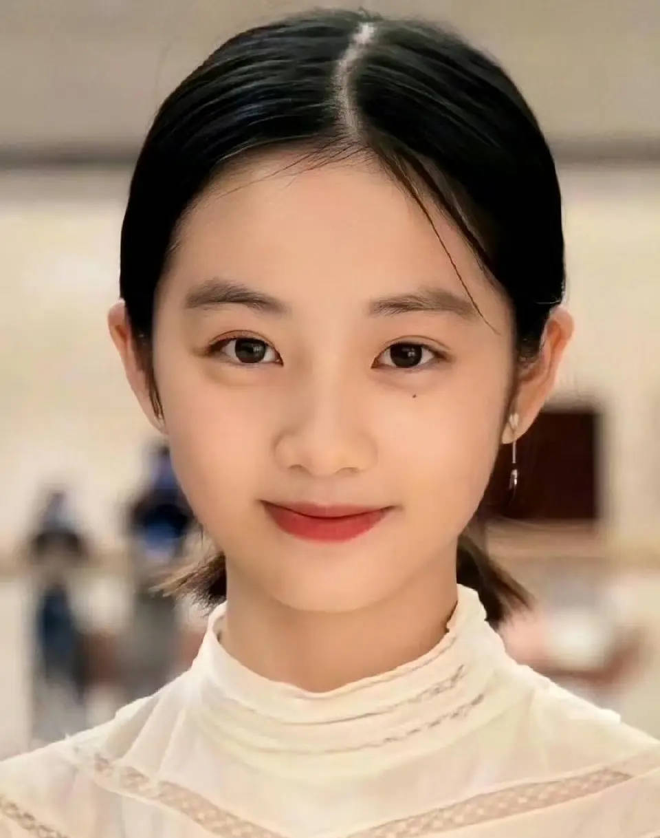 娱乐圈星二代阵容上新：黄多多演电影小S二女儿凭美貌成功出圈