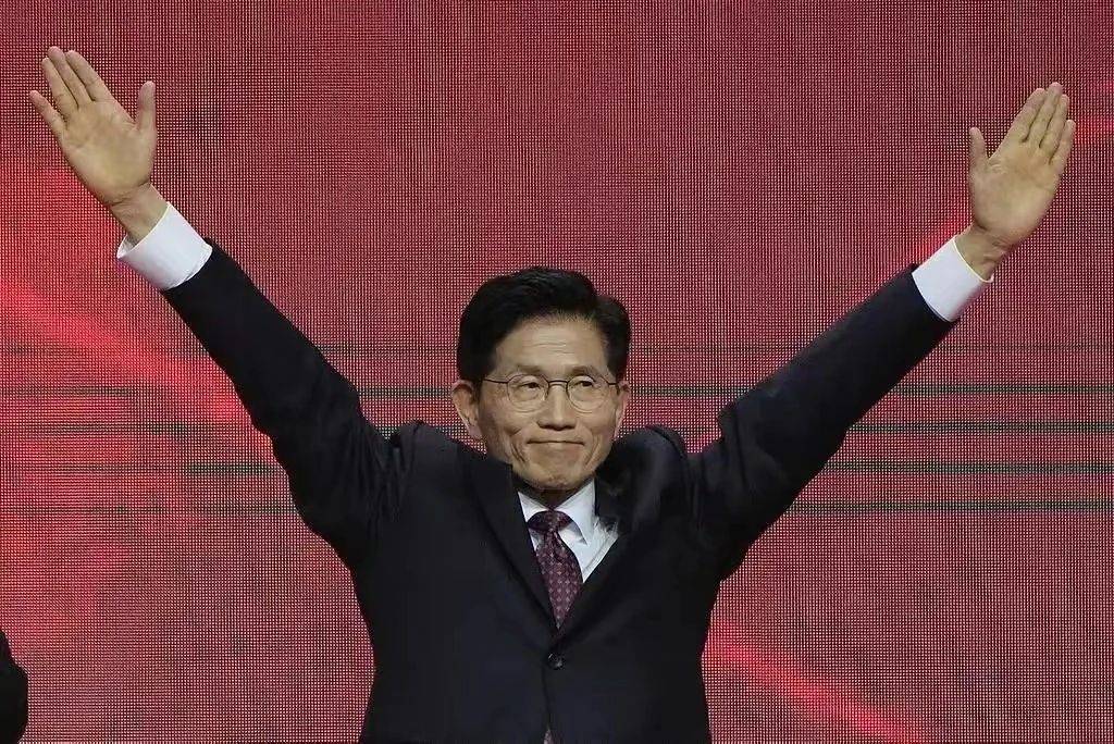 李在明喜从天降，金文洙怒斥：有阴谋，宣布暂停一切竞选活动！