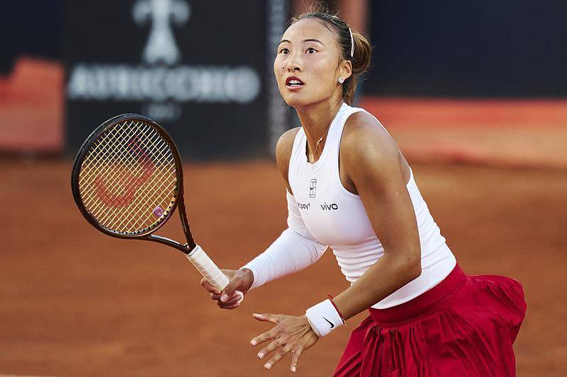 郑钦文战胜安德莱斯库，晋级罗马站8强