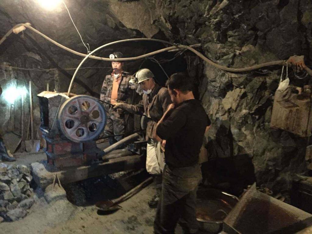 三名盗采者殒命雪峰山：千余废弃金矿洞的监管难题