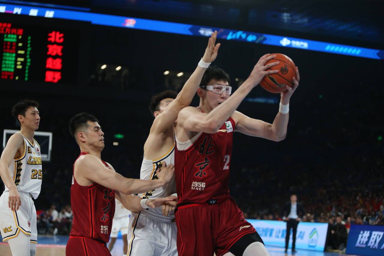 虽败犹荣！周琦26+13统治禁区 隔扣卡尔顿尽显霸气