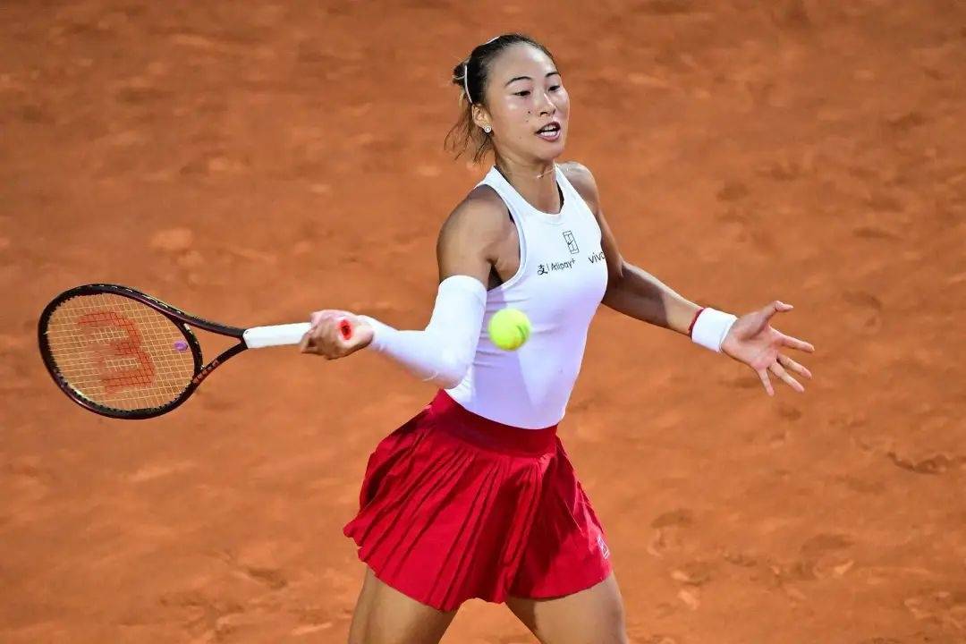 生涯首胜萨巴伦卡，郑钦文赛后发博：山海皆可平，半决赛对阵高芙，再迎复仇之战