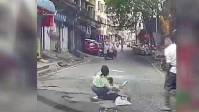 南宁燕子岭高空坠窗事件追踪：10岁女童仍在抢救，涉事建筑安全隐患玻璃已全面拆除