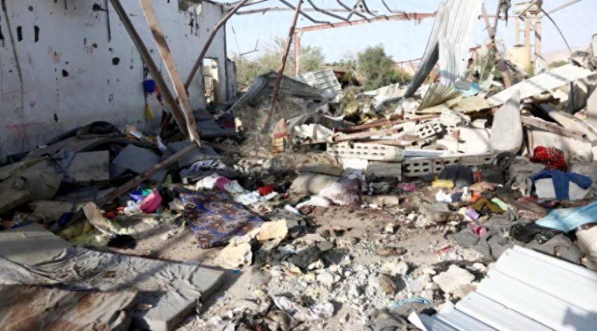 打中了！和美国停火了，以色列却没跑掉，胡塞导弹精准击中以机场