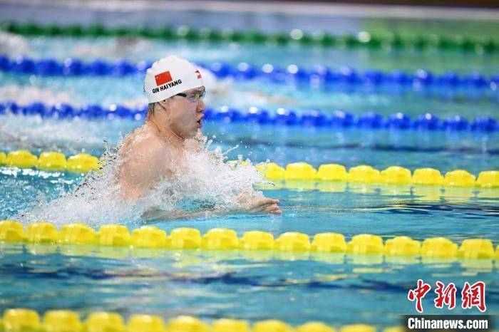 全国游泳冠军赛：覃海洋夺冠 余依婷拿下双金