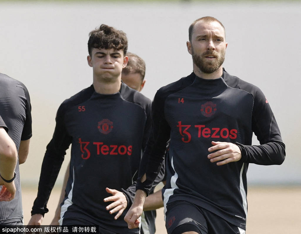 B费惊天坦白！曼联2-0维拉后揭秘：没压力我们才能这么踢！