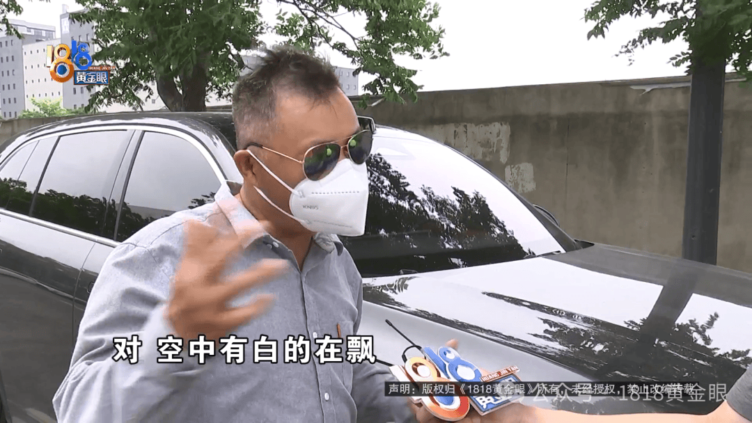 几个月的新车，被隔壁工地喷成“磨砂”？负责人：你要私下和我谈