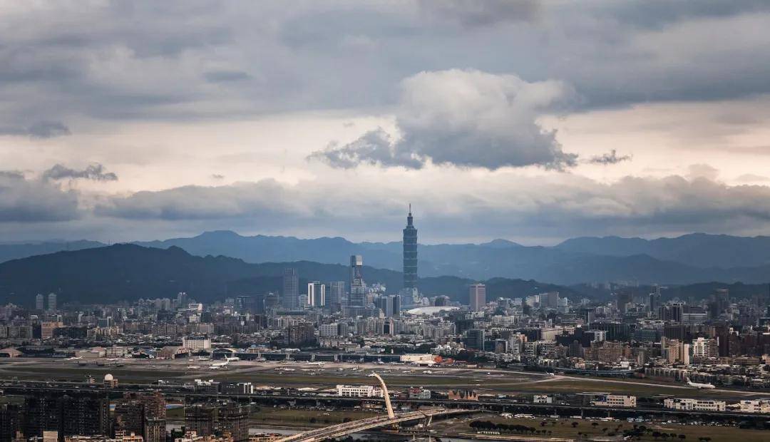 看谁敢救“台独”！外交部发出统一最强音，美军备战台海，不一般