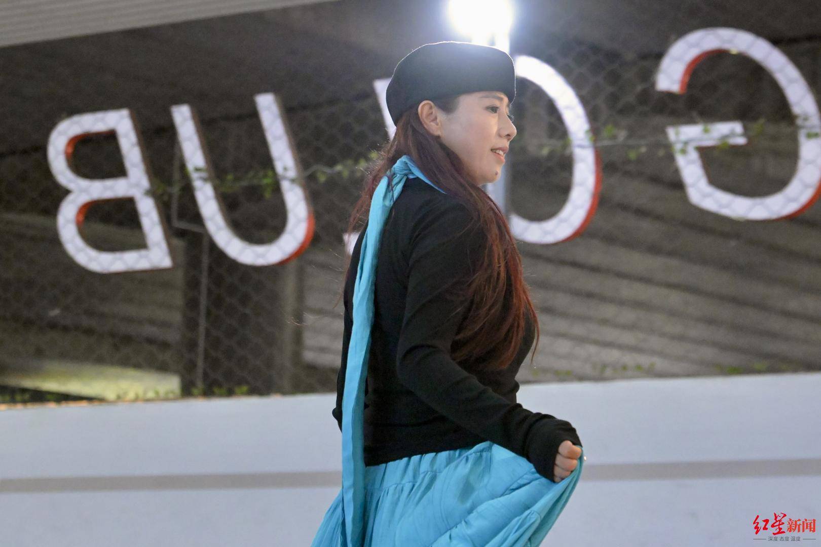 50岁刘阿姨在成都逆风翻盘：从多次病危，到滑板“少女”