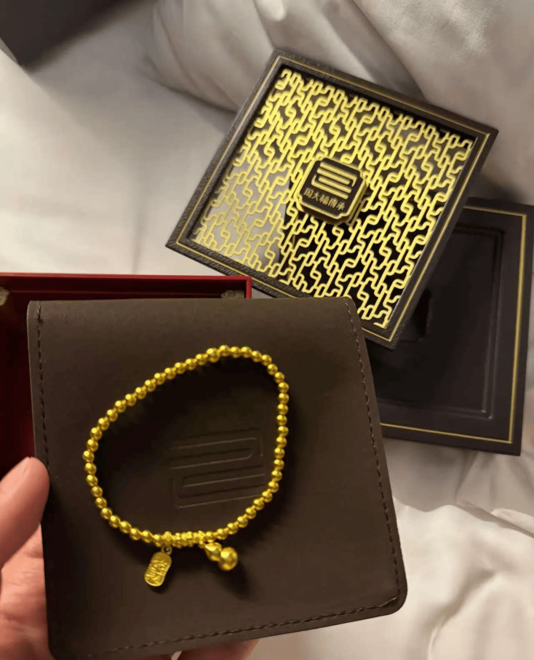 “女子托运行李丢失黄金手链”最新消息：嫌疑人已被抓获！