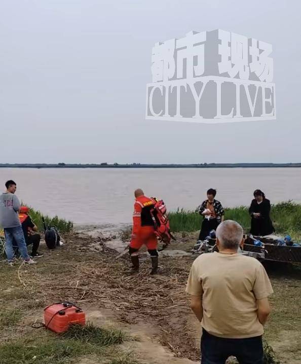 江苏南通一女子跳江轻生获救，22岁男友却不幸溺亡！