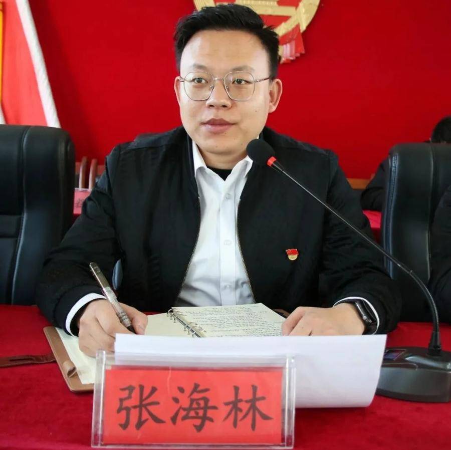 设宴送礼为乡长等2人“饯行”，乡党委书记安排向47人摊派7000余元