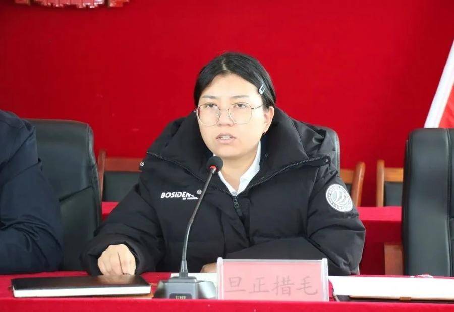 设宴送礼为乡长等2人“饯行”，乡党委书记安排向47人摊派7000余元