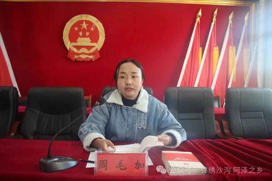 设宴送礼为乡长等2人“饯行”，乡党委书记安排向47人摊派7000余元