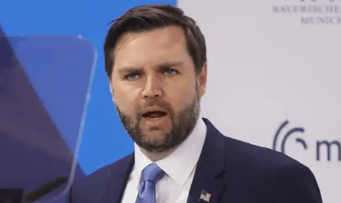 贸易战把美国给打醒了，万斯亲口承认：美国“称霸的时代”结束了