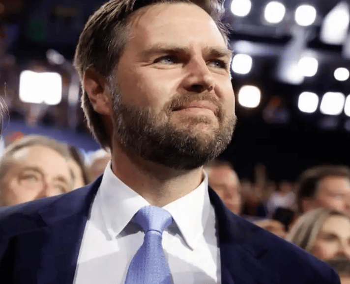 贸易战把美国给打醒了，万斯亲口承认：美国“称霸的时代”结束了