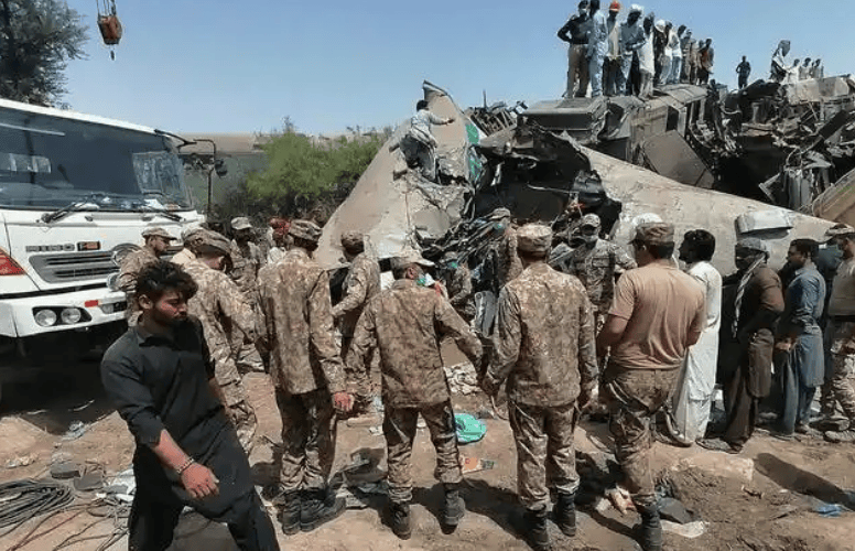 贸易战把美国给打醒了，万斯亲口承认：美国“称霸的时代”结束了