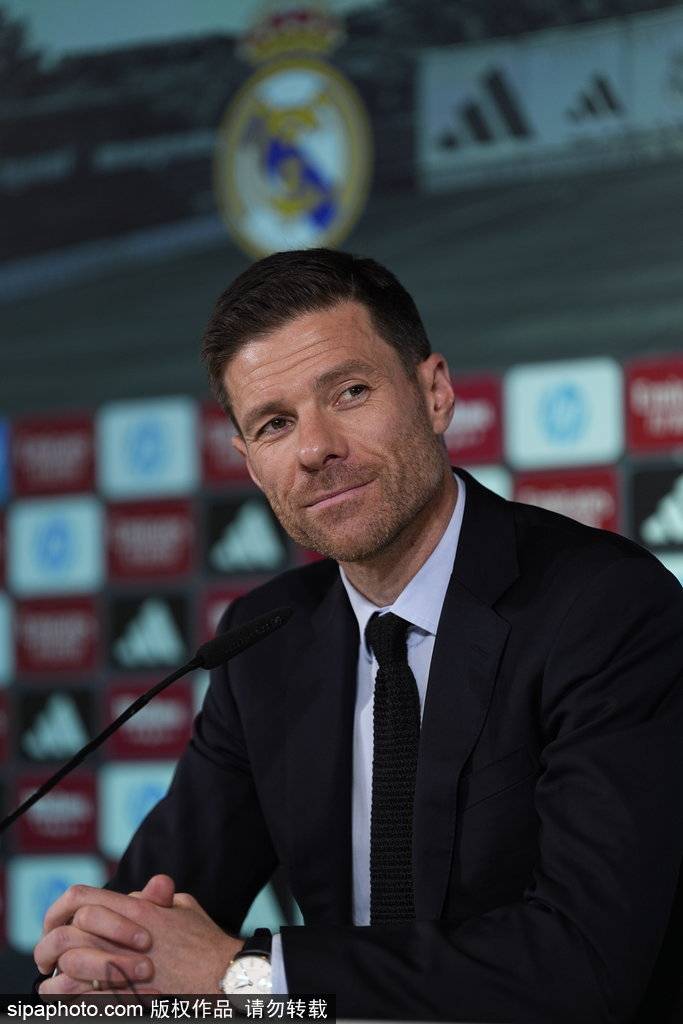 阿隆索入主皇马第一刀：维尼修斯被逼防守？4-3-3阵型颠覆伯纳乌！