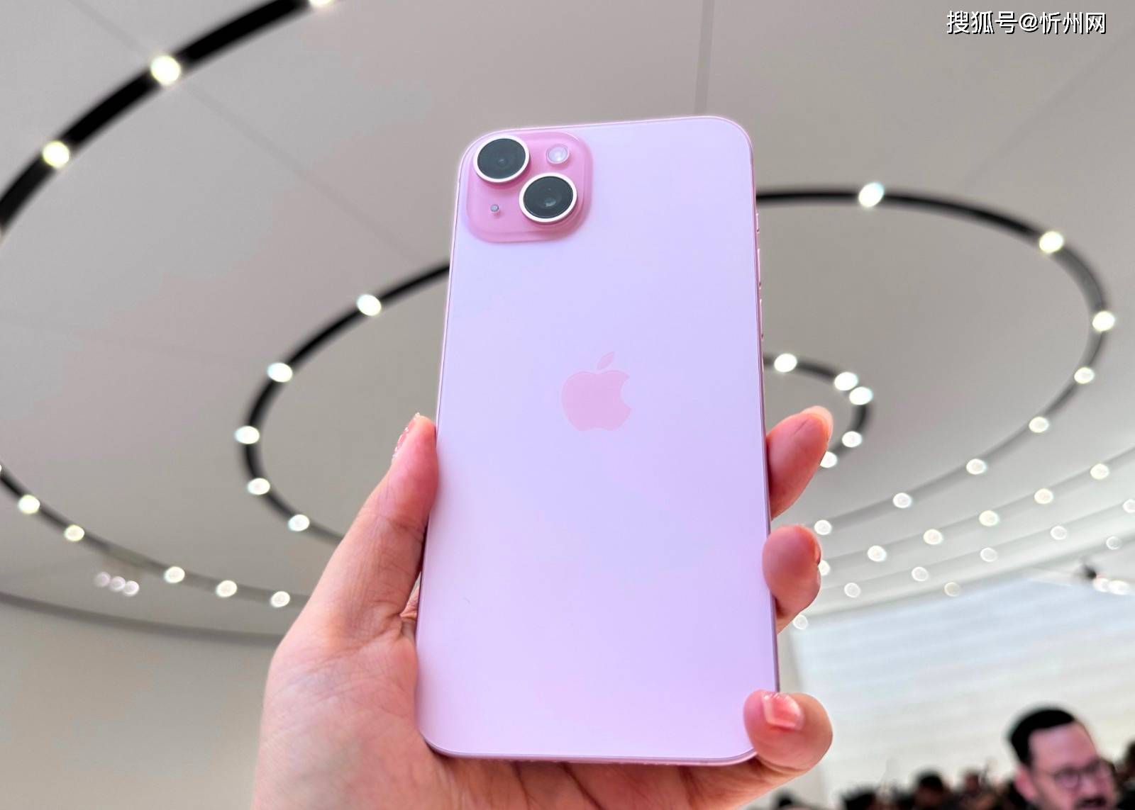 为什么有人宁愿买iphone 15，也不买iphone 16e？主要有4点原因！