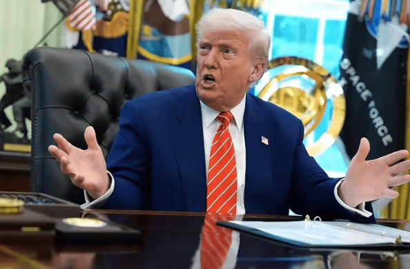 联邦大楼被围，白宫定性“叛乱”，美防长调用军队，州长揭竿而起