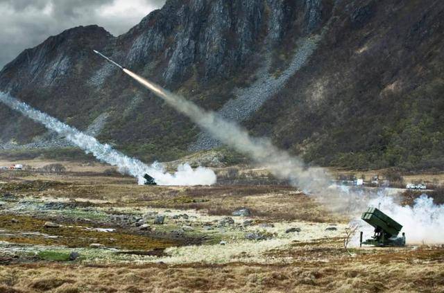 乌八个州全拿下？俄军突袭撕碎乌防线，关键时刻，特朗普做出选择