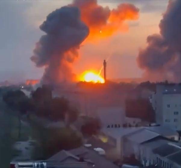 军工装备全线告急，俄罗斯不再留手，地毯式轰炸，乌方急求俄停火