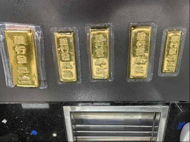 广西老人被深度洗脑半个月，坚持要买230万黄金！关键时刻......