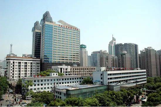 湘雅罗帅宇坠亡事件亲属接受华商报大风新闻采访：背11.6斤材料四处反映维权