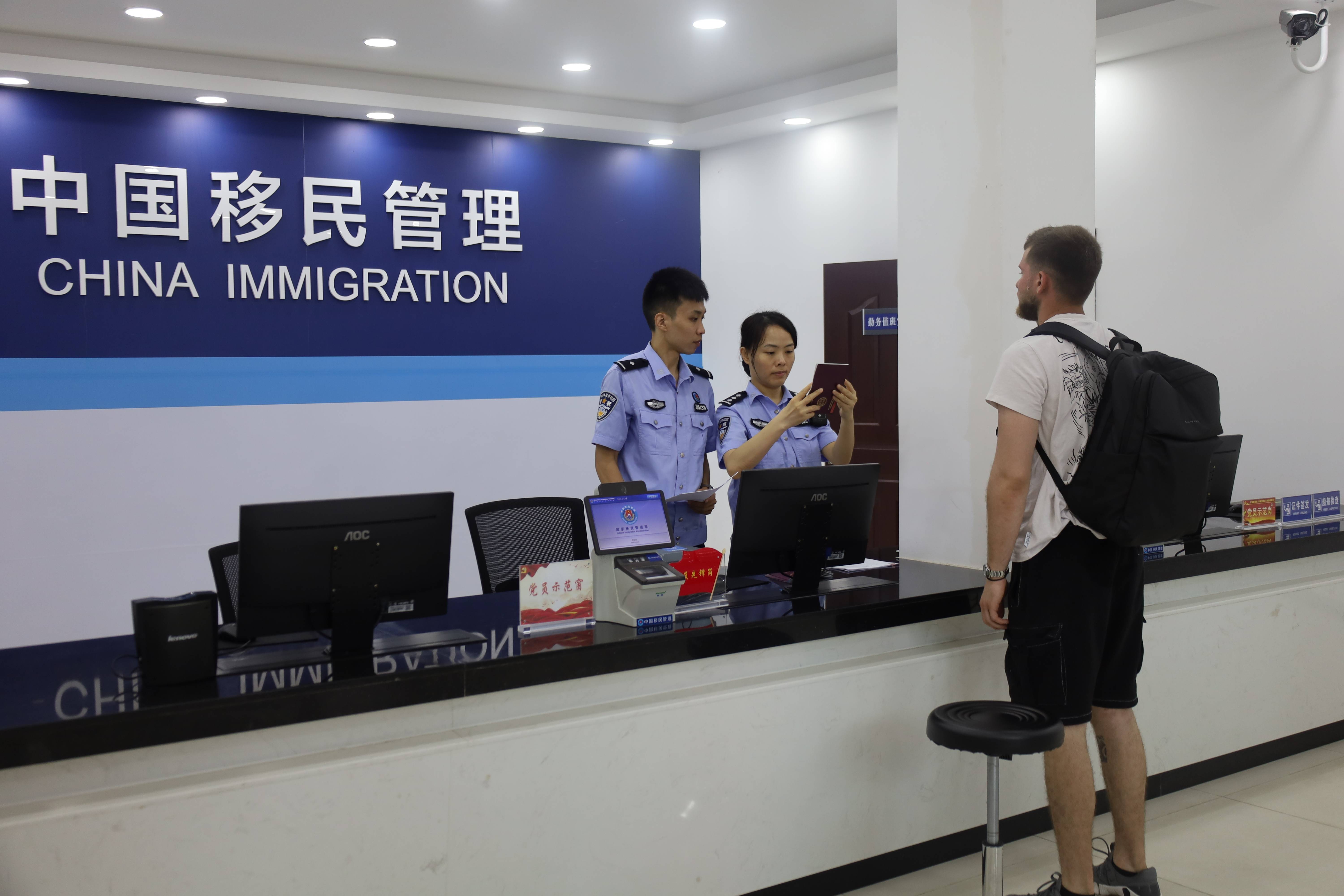 “第一次吃，像吃葡萄！”外籍船员在惠州品尝荔枝